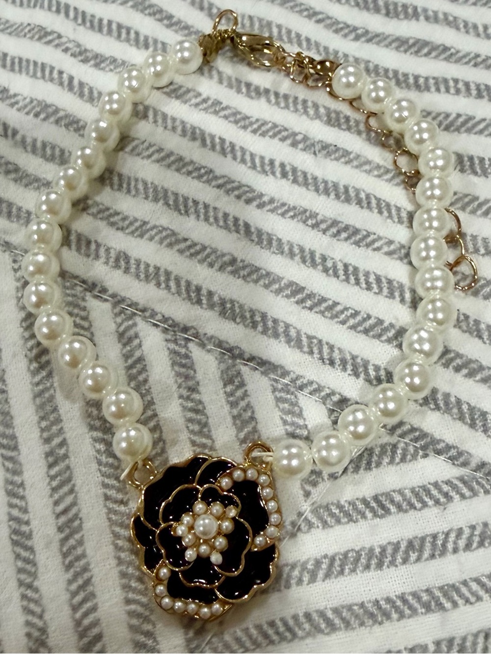 Pearl beaded black flower charm bracelet goldtone new